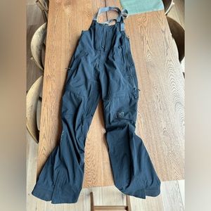 Burton AK Kimmy bib gore tex small s snowboard overalls black